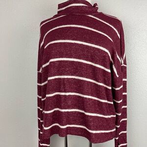 EUC So Heritage Womens Lightweight Maroon and White Mock Neck Sweater Size M